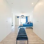 Black Pool House Just 10 Minutes Away From The Holiday home Amora