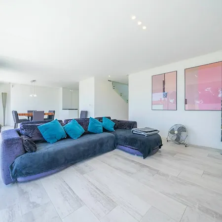 Holiday home Black Pool House Just 10 Minutes Away From The Amora