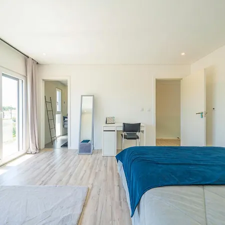 Holiday home Black Pool House Just 10 Minutes Away From The Amora
