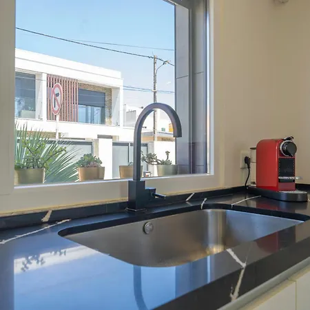Holiday home Black Pool House Just 10 Minutes Away From The Amora