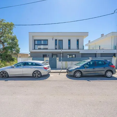 Holiday home Black Pool House Just 10 Minutes Away From The Amora