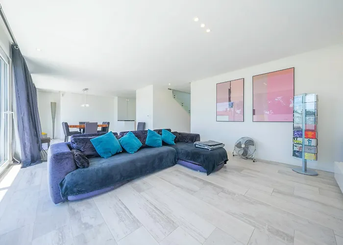 度假居 Black Pool House Just 10 Minutes Away From The 阿莫拉