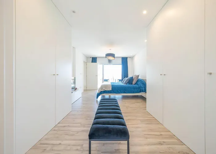 Black Pool House Just 10 Minutes Away From The 度假居 阿莫拉