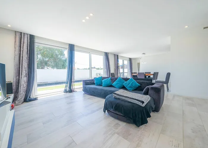 度假居 Black Pool House Just 10 Minutes Away From The *