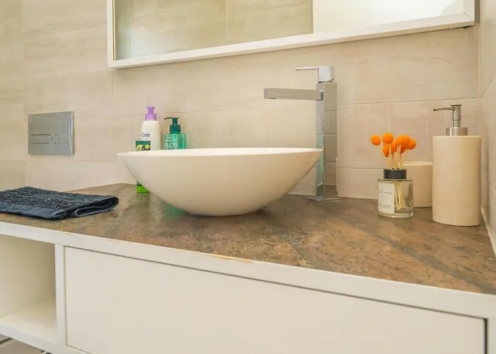 度假居 Black Pool House Just 10 Minutes Away From The *