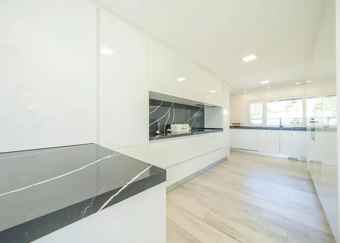 度假居 Black Pool House Just 10 Minutes Away From The 阿莫拉