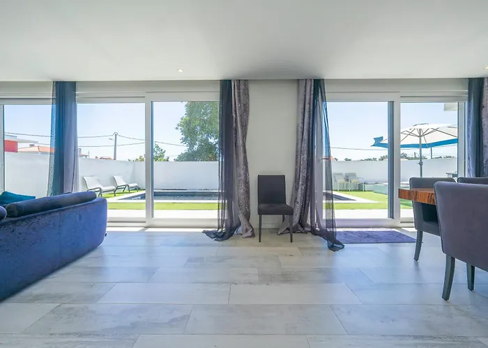 度假居 Black Pool House Just 10 Minutes Away From The