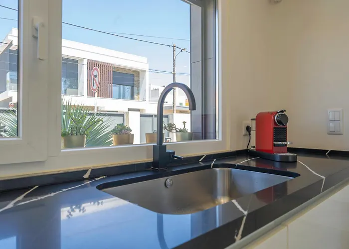 度假居 Black Pool House Just 10 Minutes Away From The 阿莫拉