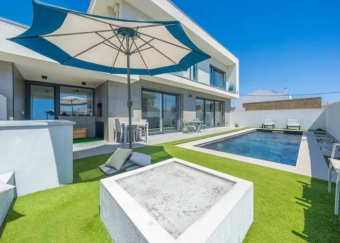 Black Pool House Just 10 Minutes Away From The 度假居 阿莫拉